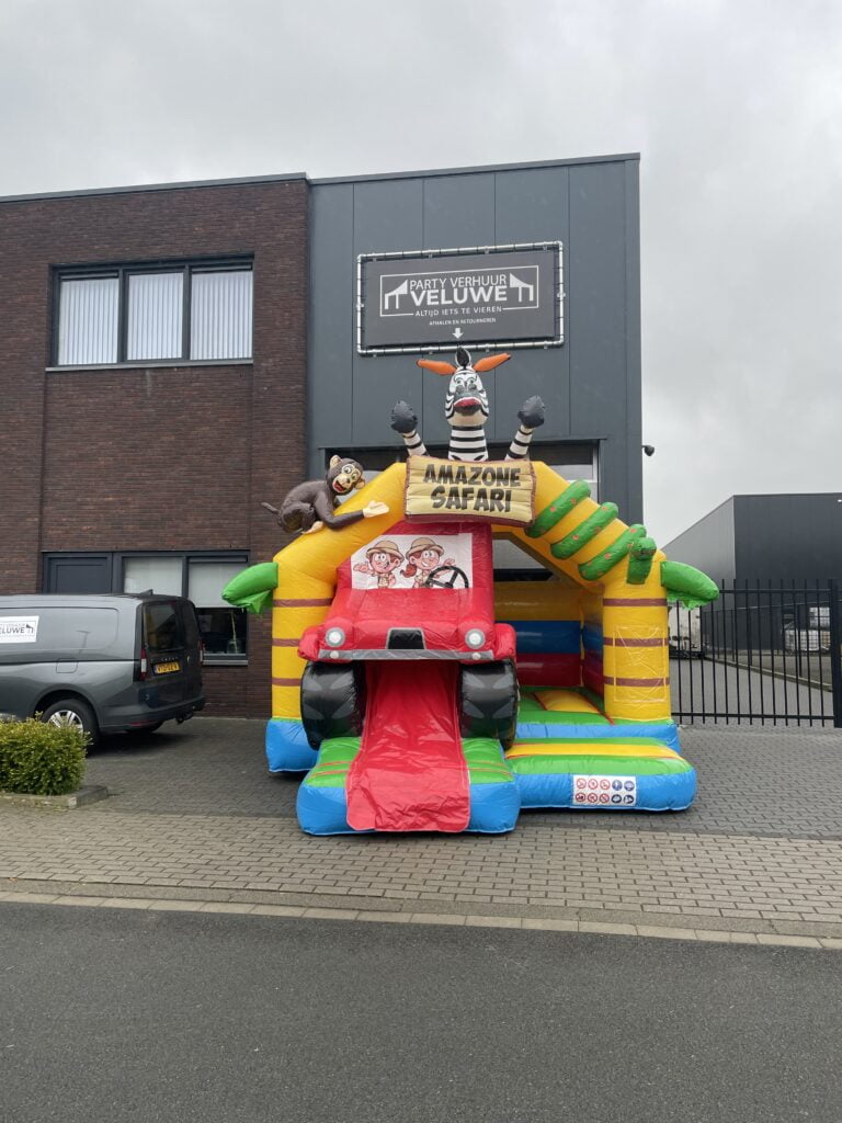 Springkussen safari met een rode safari auto, dieren en een glijbaan